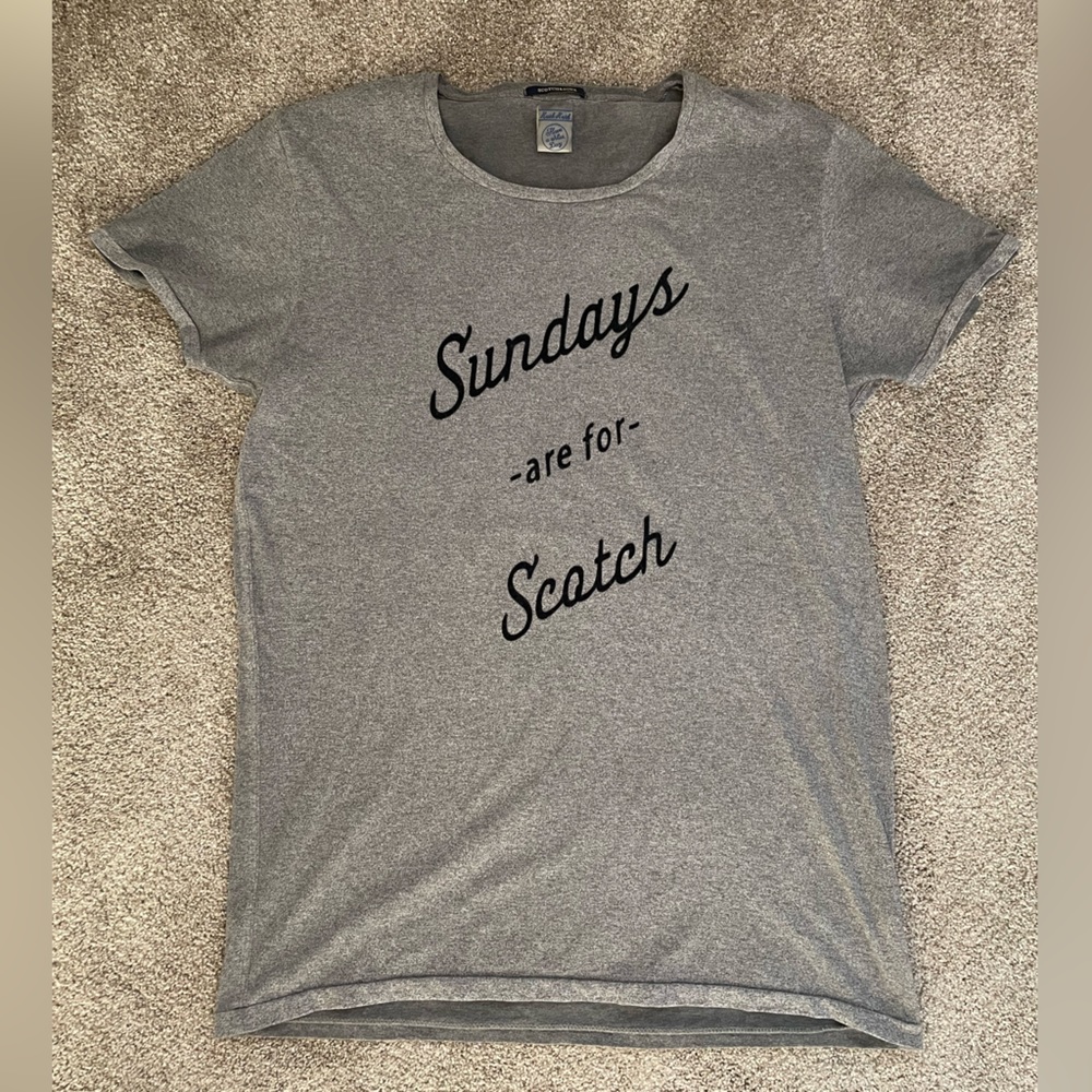 Men’s “Sundays are for Scotch,” 😎 scotch & soda gray t-shirt